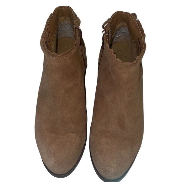 Jack Rogers Charlotte Tan Suede Side Zip Scallop Detail Ankle Booties Size 7 - Picture 2 of 12